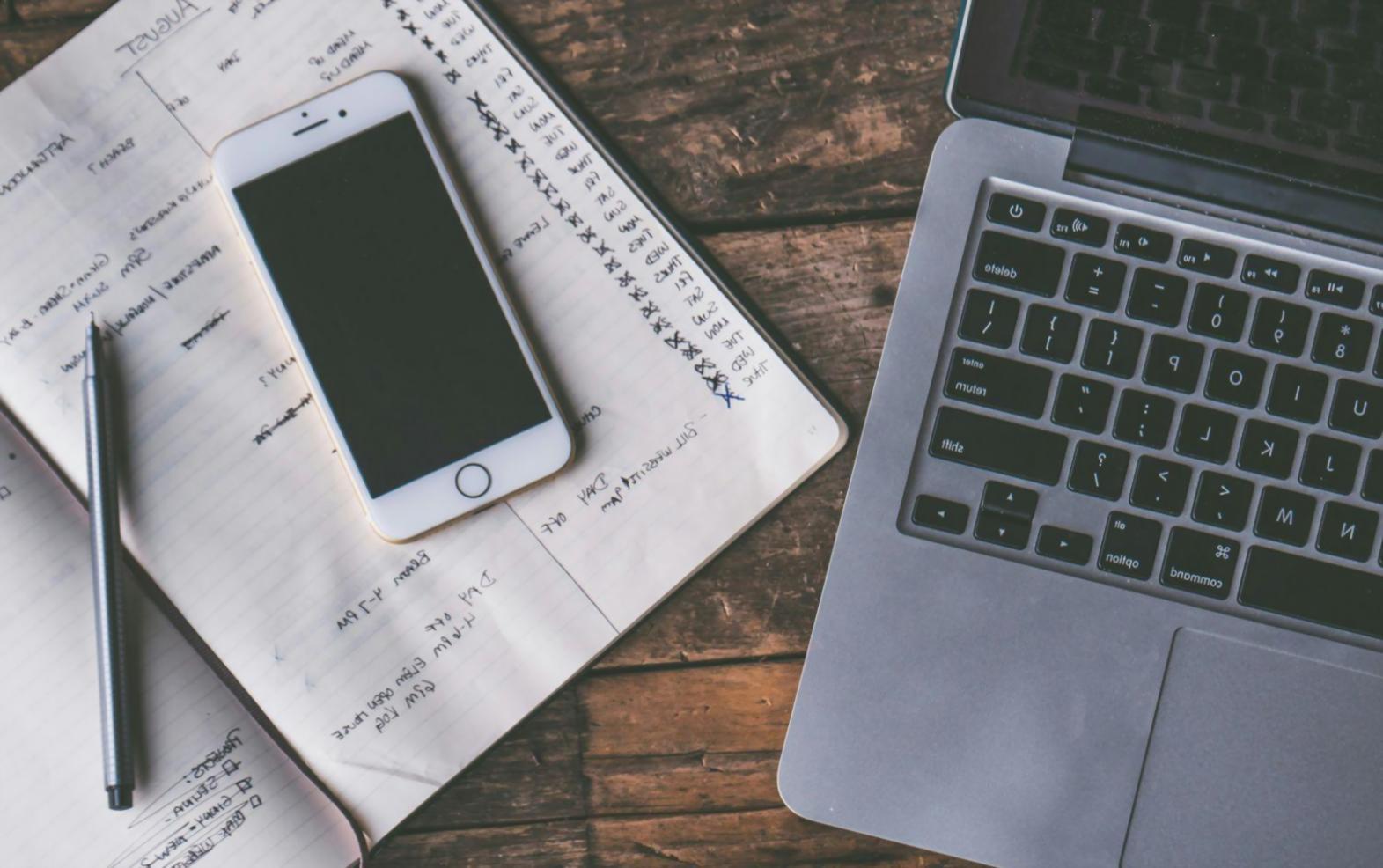 Bureau moderne avec vue sur Nice