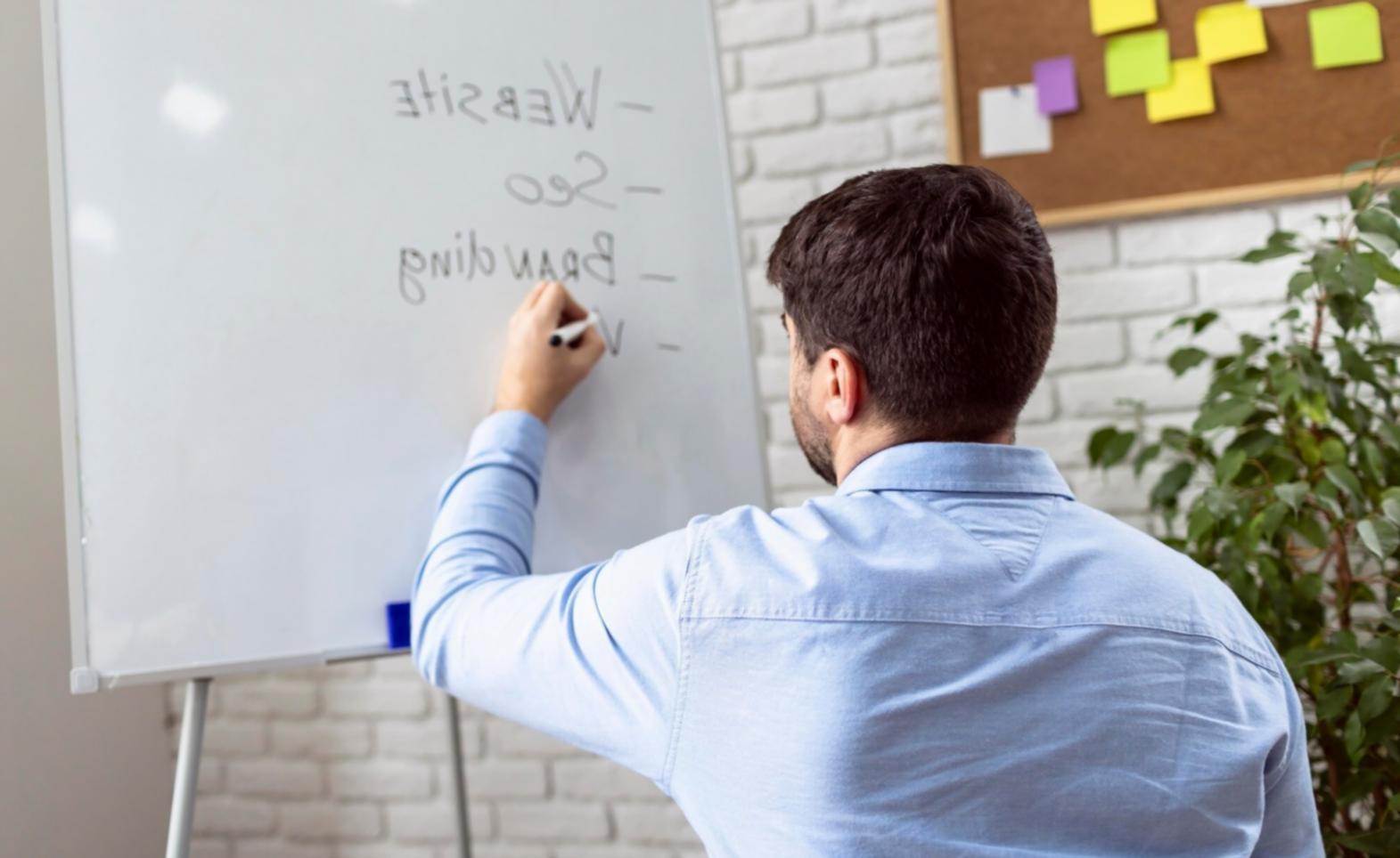 Planification de projets financiers avec timeline visuelle